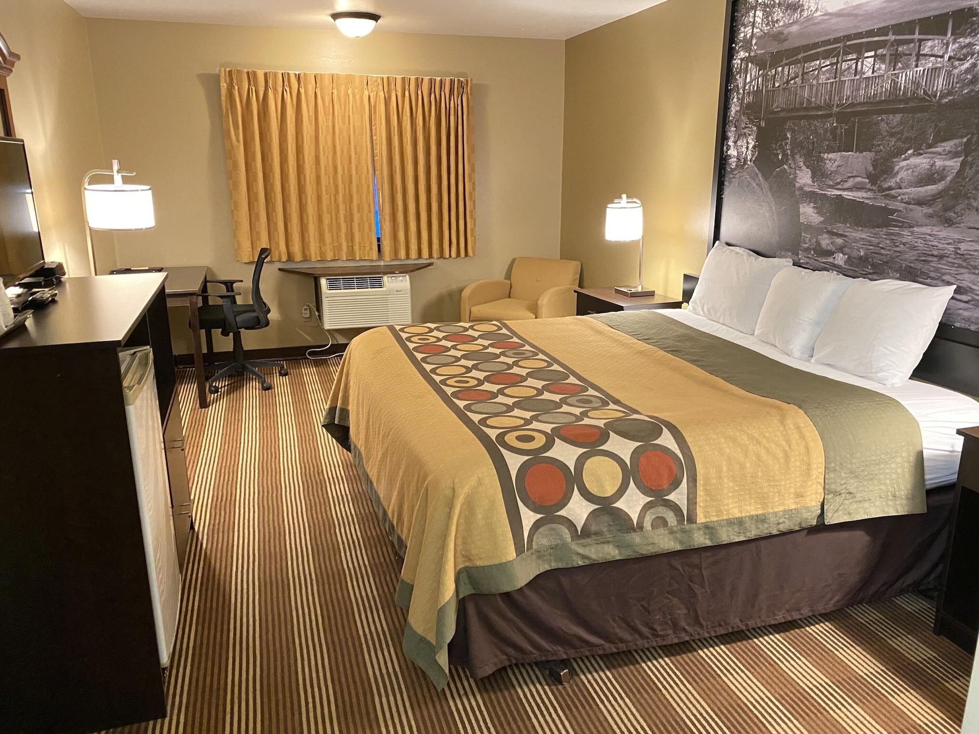 Super 8 By Wyndham Eau Claire Wi Hotel Bagian luar foto