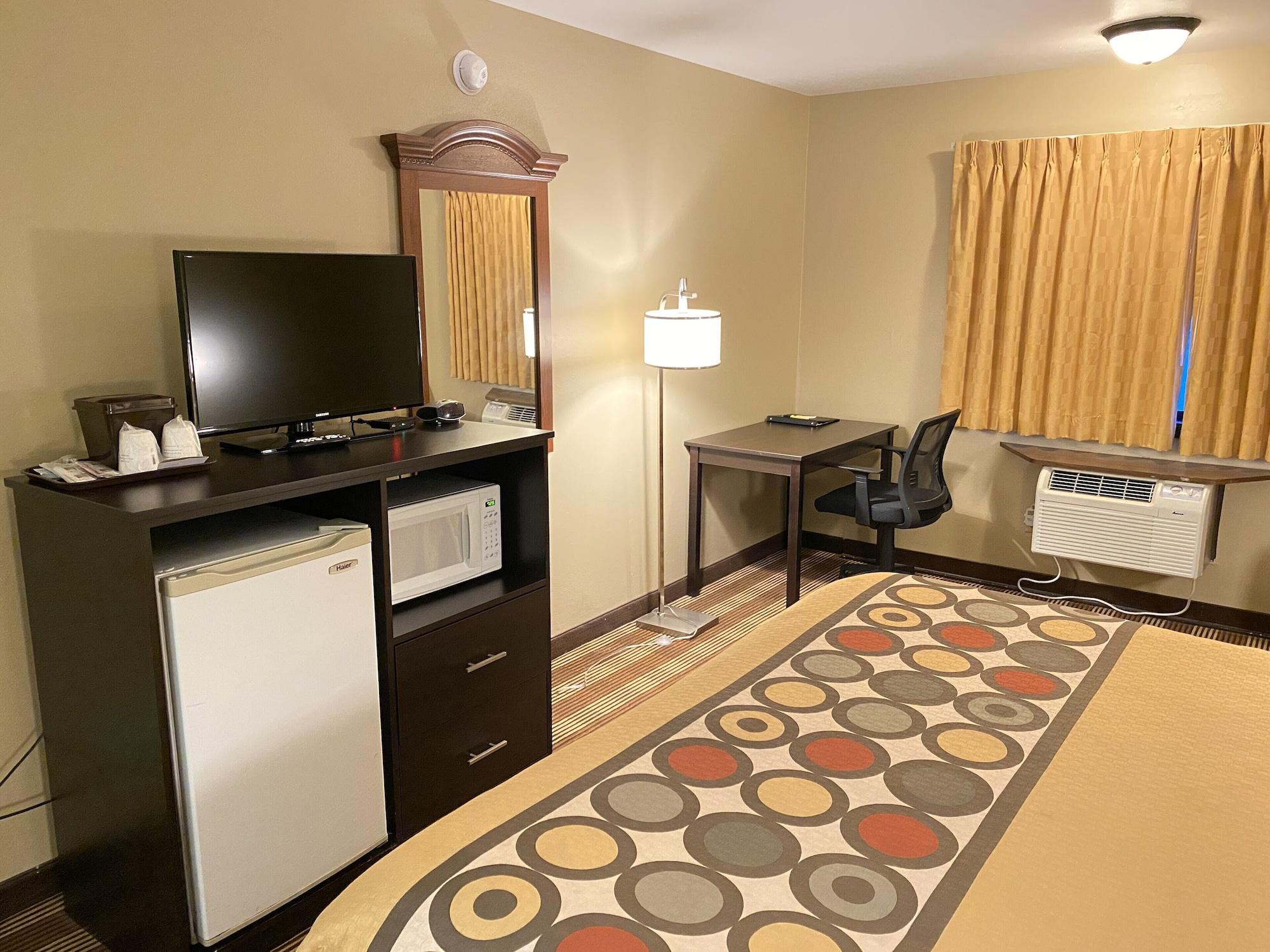 Super 8 By Wyndham Eau Claire Wi Hotel Bagian luar foto