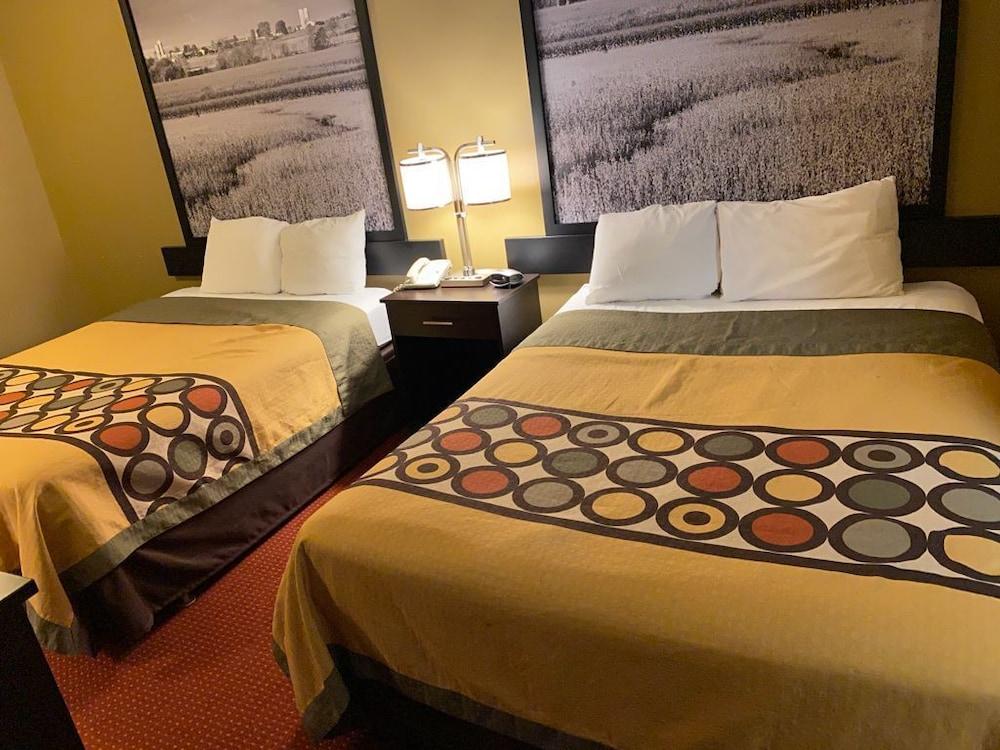 Super 8 By Wyndham Eau Claire Wi Hotel Bagian luar foto