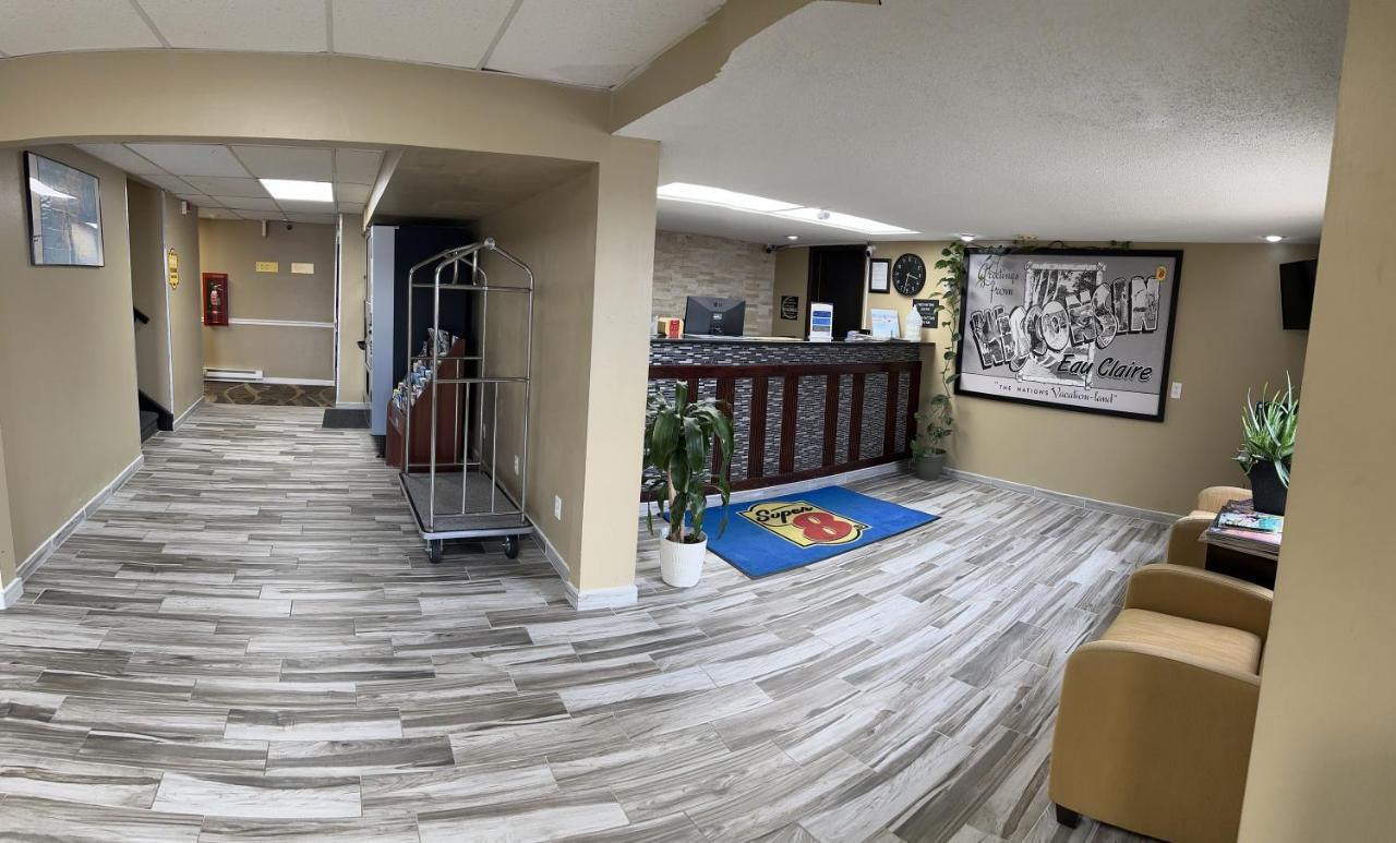 Super 8 By Wyndham Eau Claire Wi Hotel Bagian luar foto