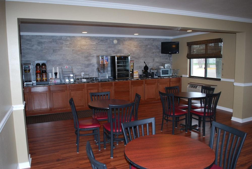 Super 8 By Wyndham Eau Claire Wi Hotel Bagian luar foto