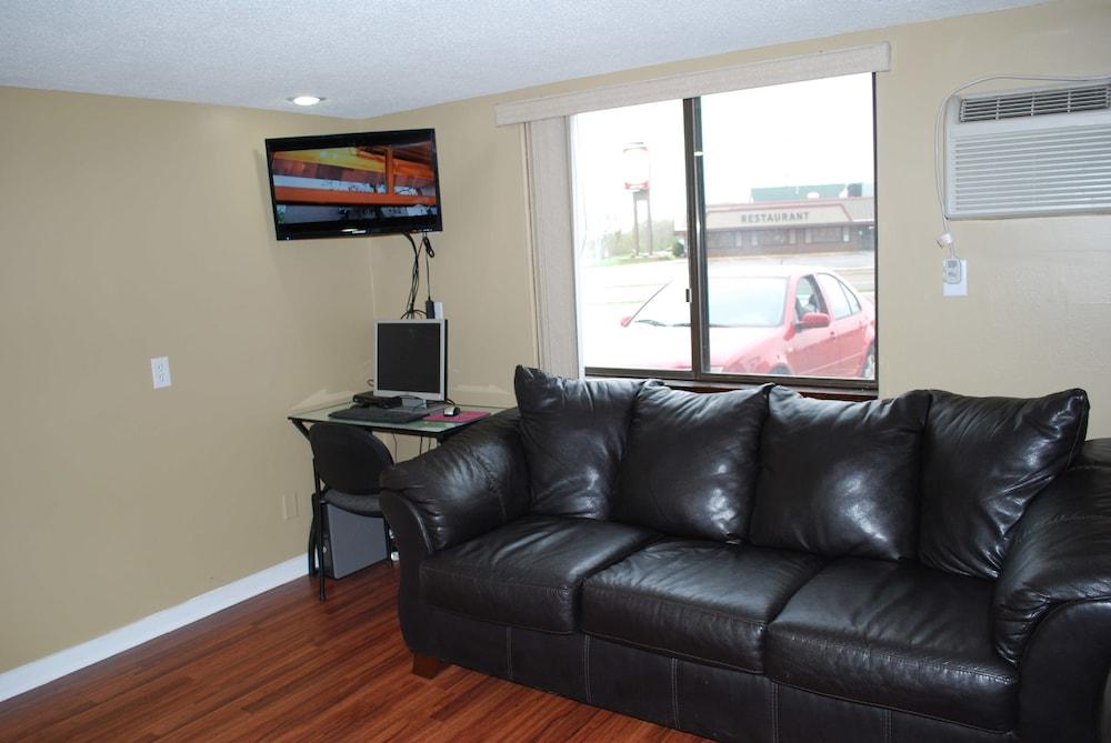 Super 8 By Wyndham Eau Claire Wi Hotel Bagian luar foto