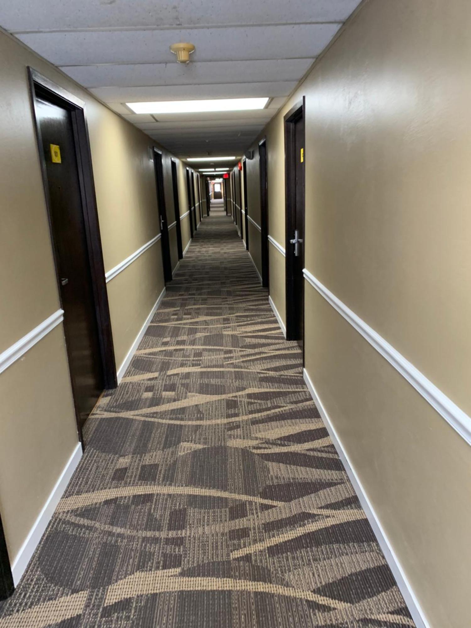 Super 8 By Wyndham Eau Claire Wi Hotel Bagian luar foto