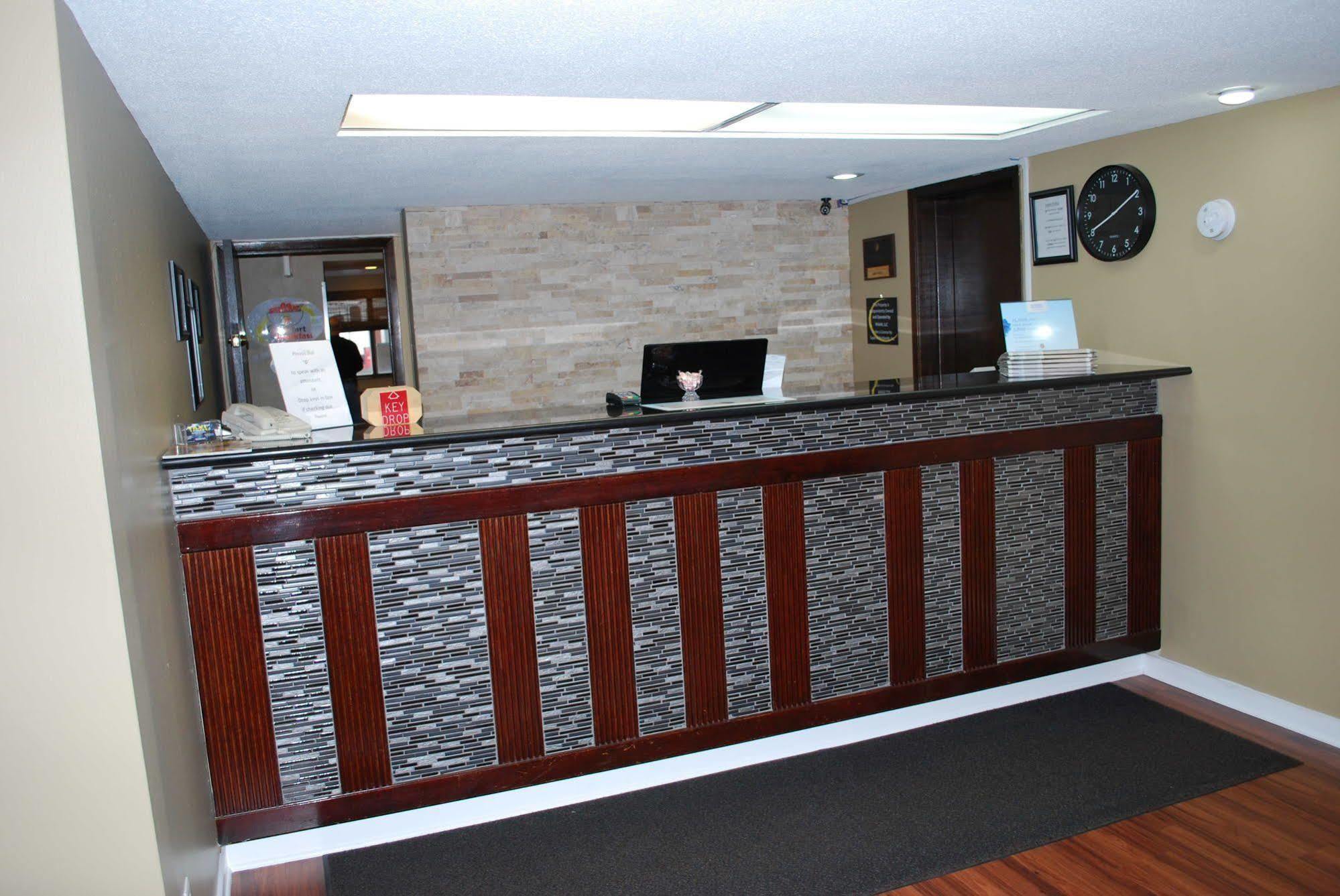 Super 8 By Wyndham Eau Claire Wi Hotel Bagian luar foto